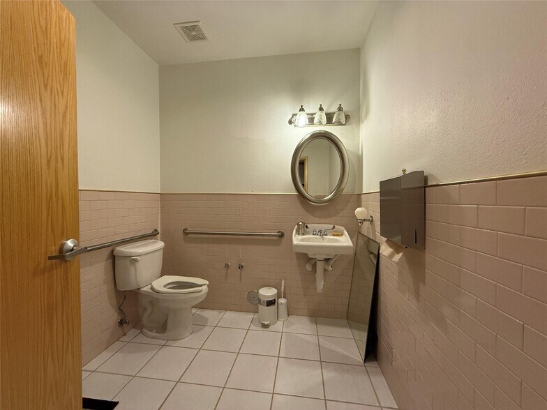 More Photos Of 5208 Village Creek Dr, Plano Office For Sale