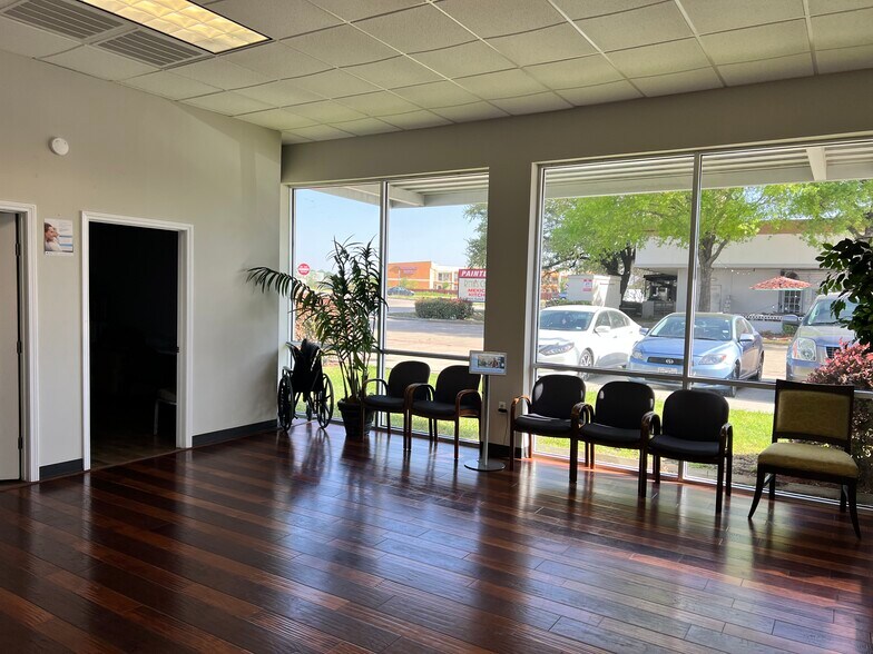 More Photos Of 14902 Northwest Fwy, Houston Unknown For Lease