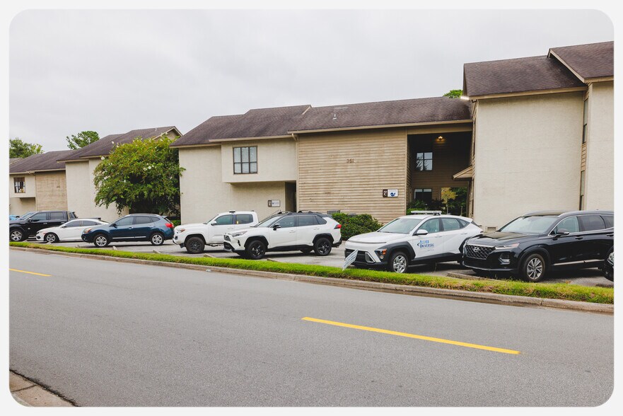 More Photos Of 351 Commercial Dr, Savannah Office Residential For Lease