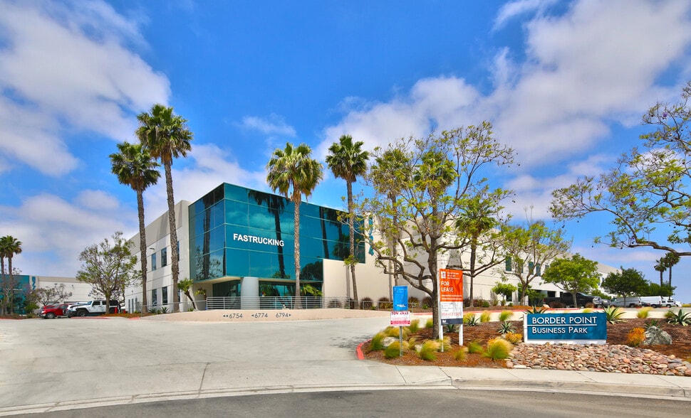 More Photos Of 6774 Calle De Linea, San Diego Unknown For Lease