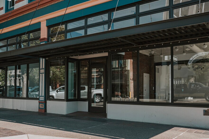 More Photos Of 105-135 Liberty St NE, Salem Storefront Retail Office For Lease