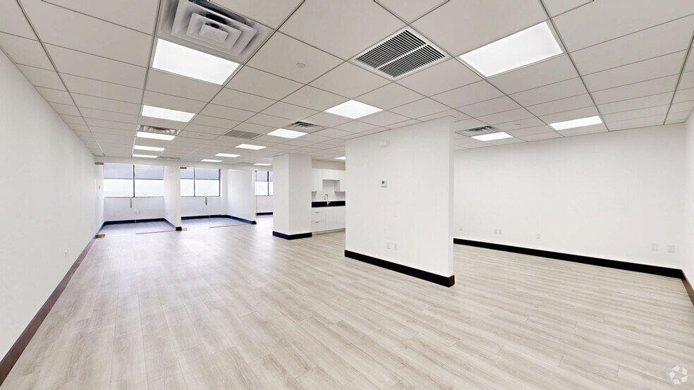More Photos Of 10800 Biscayne Blvd, Miami Office For Lease