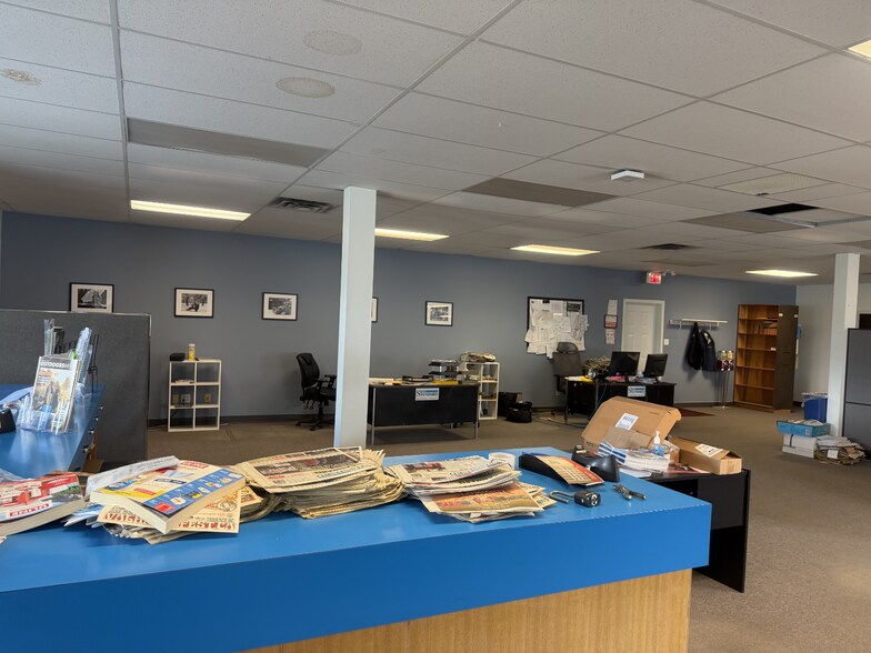 More Photos Of 3210 Clinton St, Terrace Flex For Sale