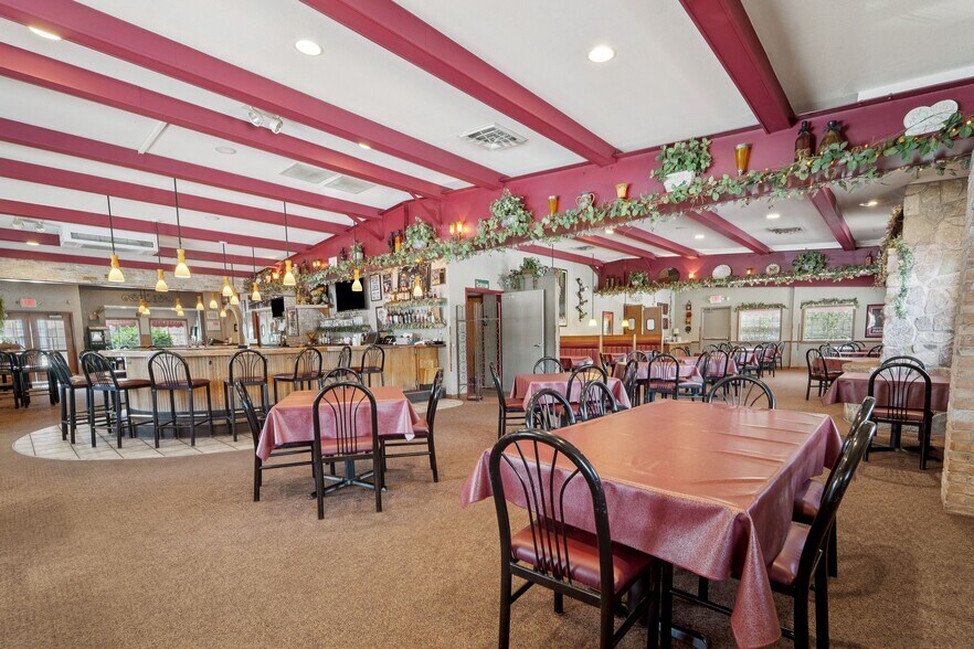 More Photos Of 584 W Johnson St, Fond Du Lac Restaurant For Sale