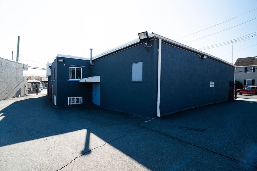 More Photos Of 1475 Hylan Blvd, Staten Island Freestanding For Sale