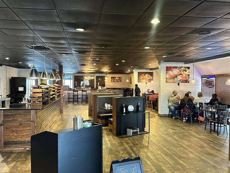 More Photos Of 4000 Fort Campbell Blvd, Hopkinsville Restaurant For Sale