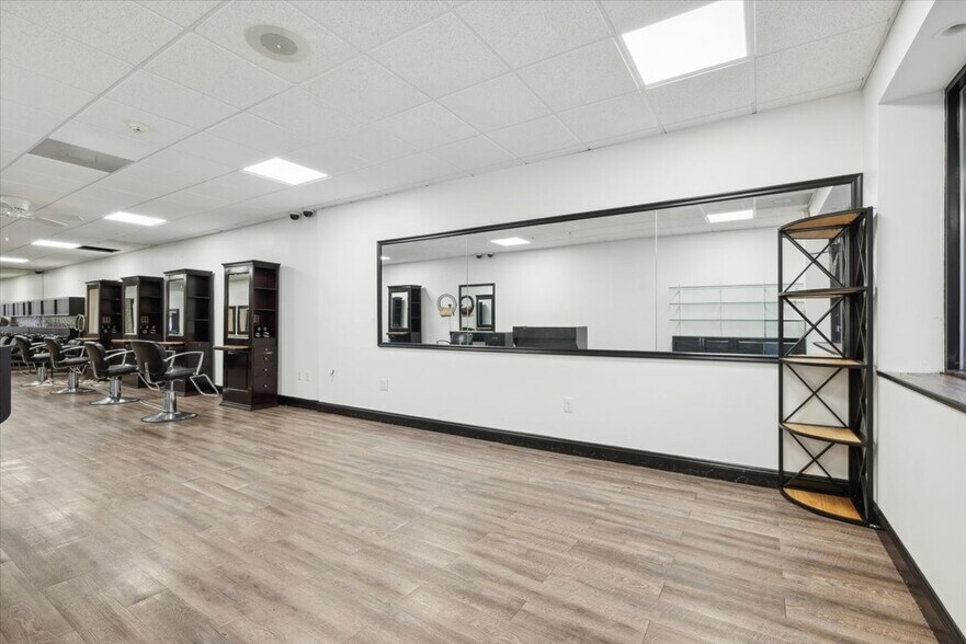 More Photos Of 10 Community Pl, Warren General Retail For Lease