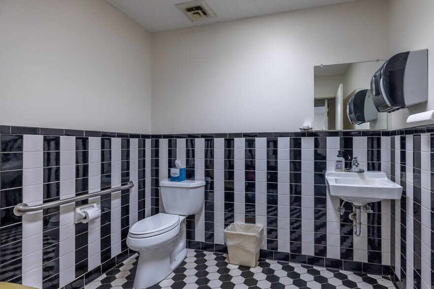 More Photos Of 1 Hansel Ave, Asheville Office For Sale