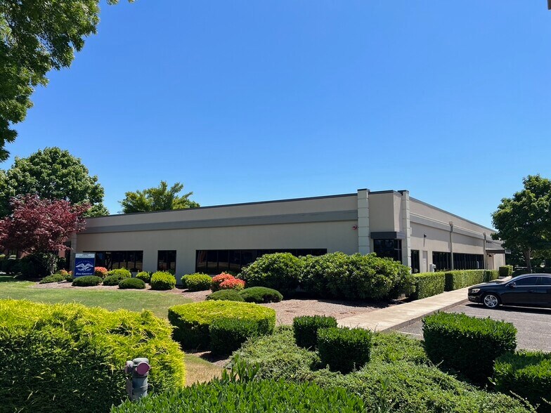 More Photos Of 2892 Crescent Ave, Eugene Office For Lease