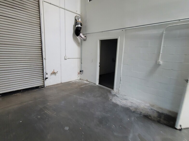 More Photos Of 800 S Rochester Ave, Ontario Warehouse For Lease