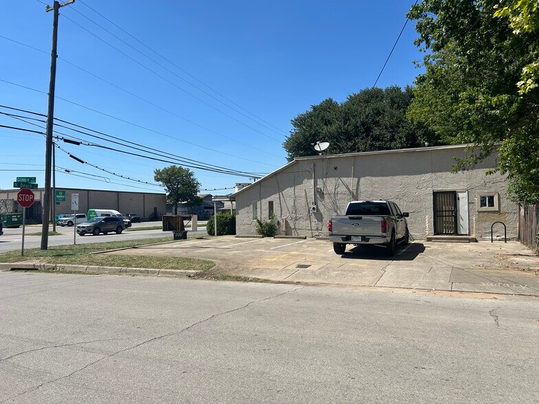 More Photos Of 200 N Beach St, Fort Worth Office For Sale