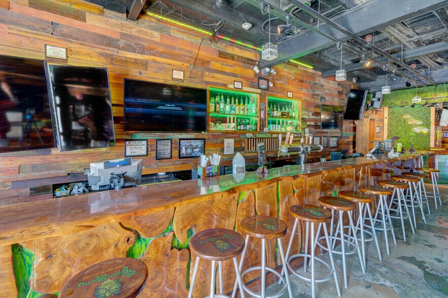 More Photos Of 135 Duval St, Key West Bar For Lease