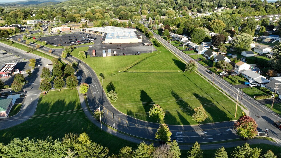 More Photos Of 1508 Sullivan Trl, Easton General Retail For Sale