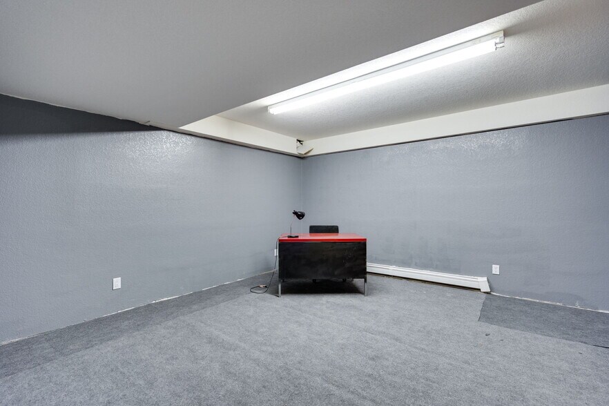 More Photos Of 13231 Dillon St, Brighton Specialty For Sale