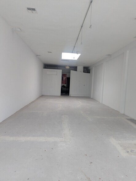 More Photos Of 8805 Santa Monica Blvd, West Hollywood Storefront Retail Office For Lease