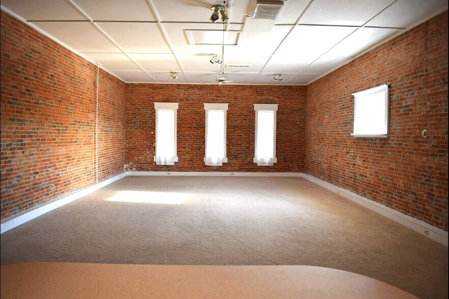 More Photos Of 428 Main St, Windsor Storefront Retail Residential For Sale