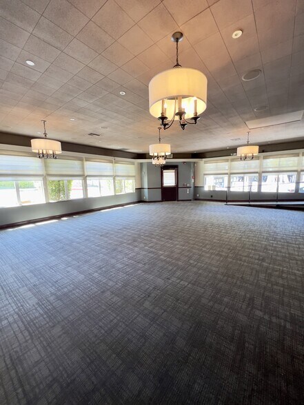 More Photos Of 14572 Big Basin Way, Saratoga Storefront For Lease