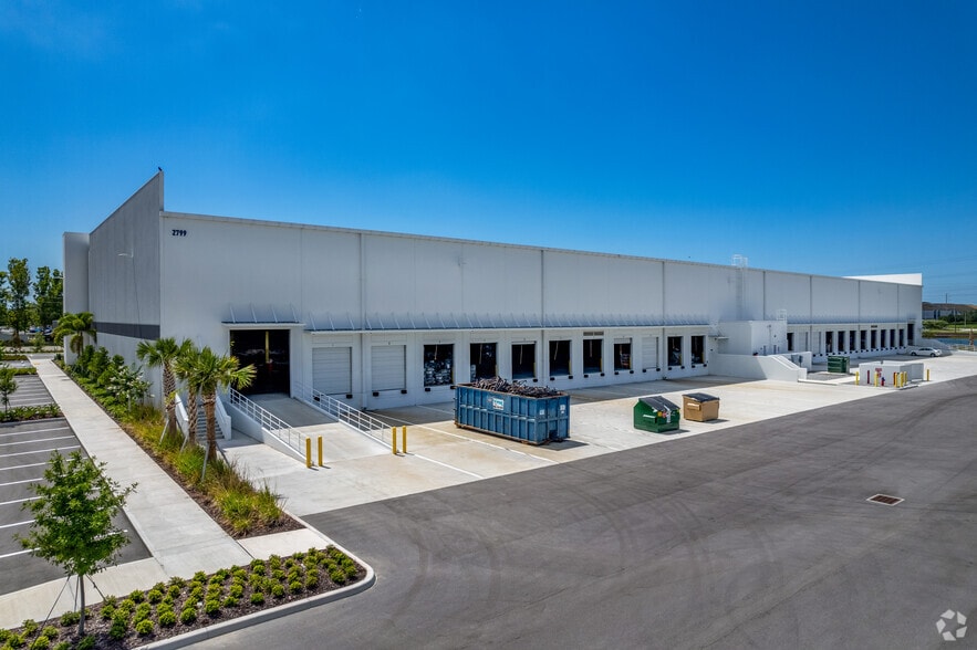 More Photos Of 2799 Gateway Centre Pky, Saint Petersburg Distribution For Lease