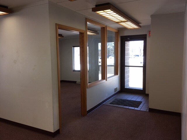 More Photos Of 590 Cardigan Rd, Shoreview Warehouse For Lease