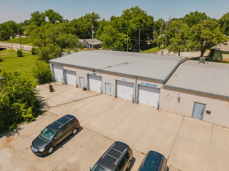 More Photos Of 2555 N Market St, Wichita Auto Repair For Sale