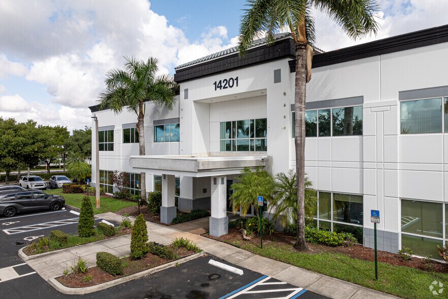 More Photos Of 14201 W Sunrise Blvd, Sunrise Office For Lease