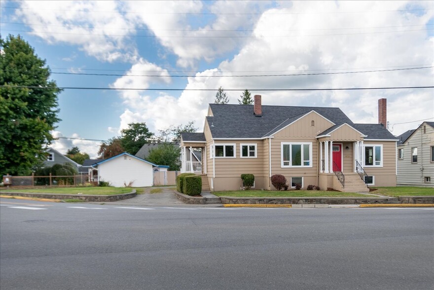 Primary Photo Of 1002 Cole St, Enumclaw Office Residential For Lease