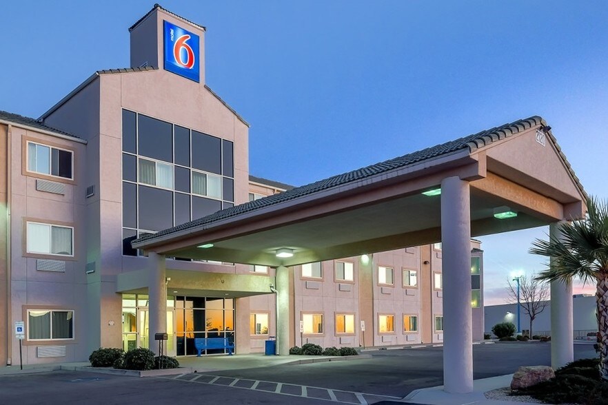 More Photos Of 2120 Summit Ct, Las Cruces Hotel For Sale