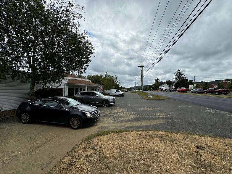 More Photos Of 375 Danbury Rd, New Milford Freestanding For Sale
