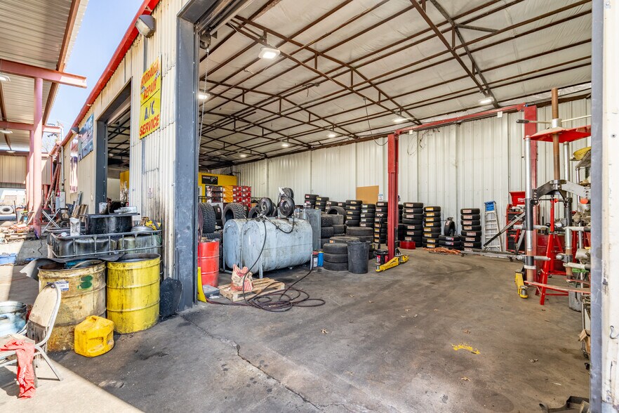 More Photos Of 305 W Simonds Rd, Seagoville Industrial For Sale