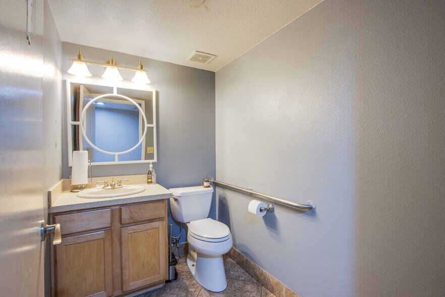 More Photos Of 4251 W Oquendo Rd, Las Vegas Light Distribution For Sale