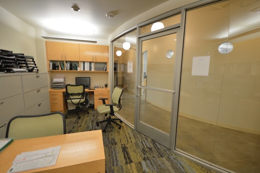 More Photos Of 3423 W Bethany Home Rd, Phoenix Office For Sale