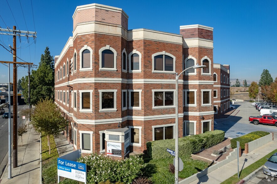 More Photos Of 15545 Devonshire St, Mission Hills Office For Lease