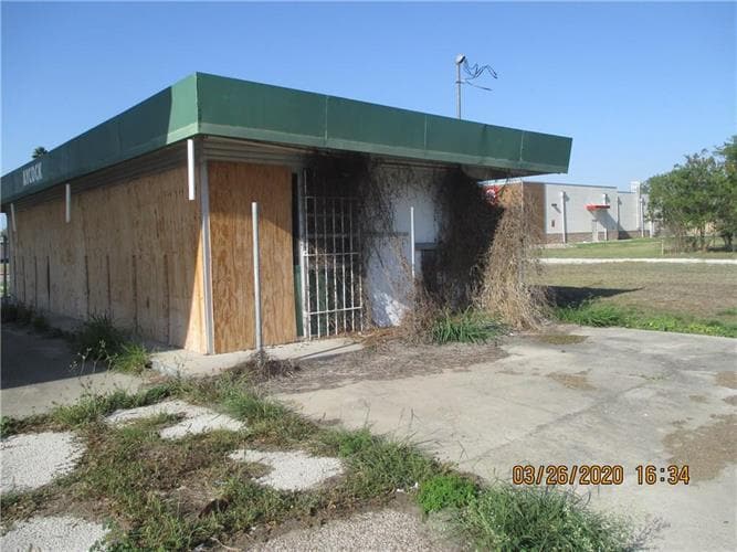 More Photos Of 118 S Cameron St, Alice Convenience Store For Sale