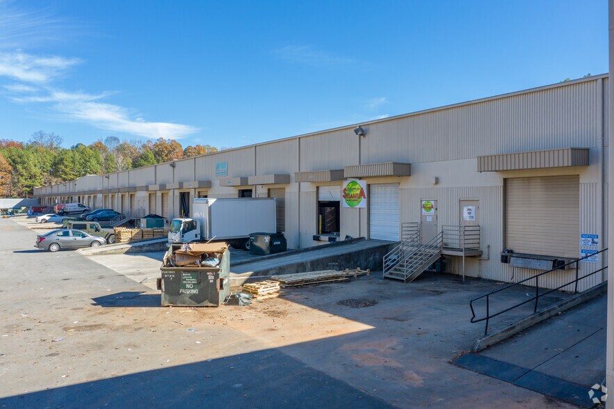 More Photos Of 735 Park North Blvd, Clarkston Distribution For Lease