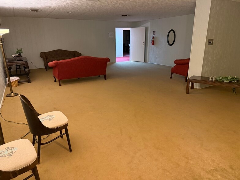 More Photos Of 1951 E 3rd St, Corinth Cemetery Mausoleum For Sale