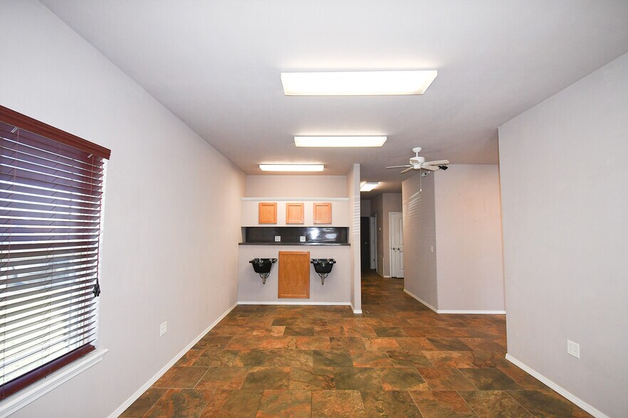 More Photos Of 455 W Ruth Ave, Sallisaw Office For Sale