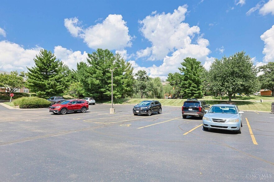 More Photos Of 5630 Bridgetown Rd, Cincinnati Office For Sale