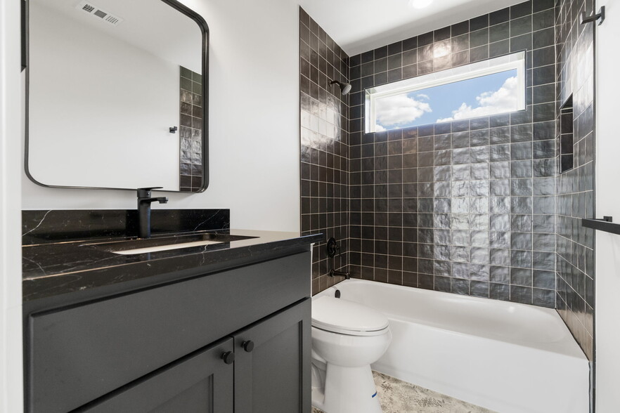 More Photos Of 1167-1169 Bedford St, Austin Apartments For Sale