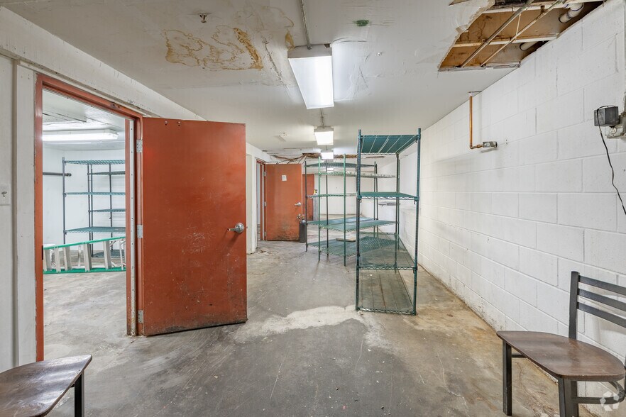 More Photos Of 401 W Cedar St, Rawlins Restaurant For Sale