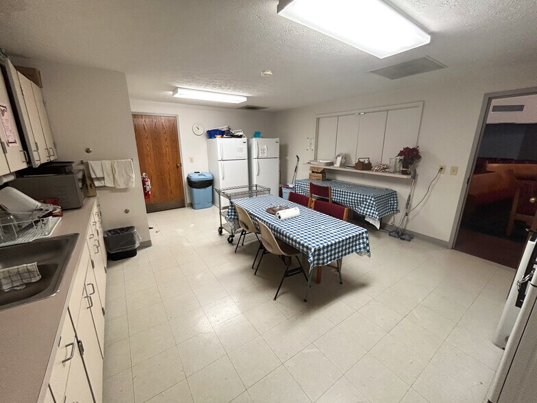 More Photos Of 6081 Ross Rd, Fairfield Specialty For Sale