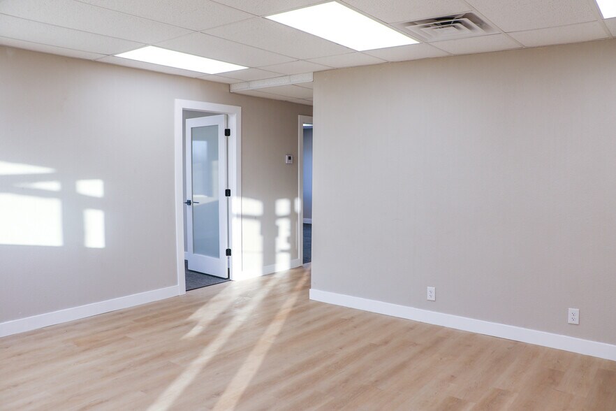 More Photos Of 428 Gibbons Rd, Sherman Manufacturing For Lease