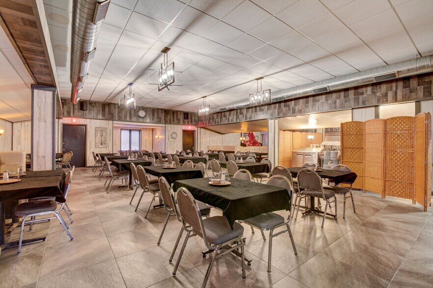 More Photos Of 617 E North St, Poynette Restaurant For Sale