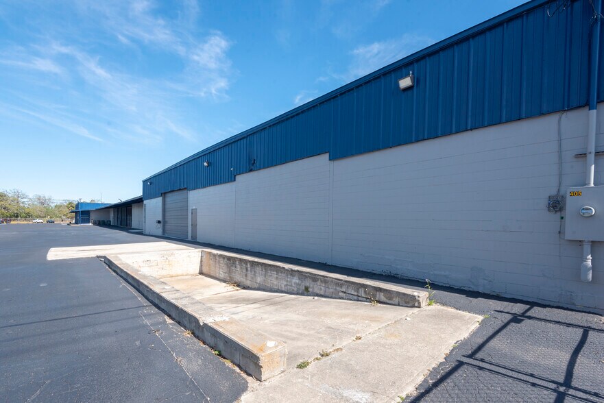 More Photos Of 405 N Charles St, Daytona Beach Warehouse For Sale
