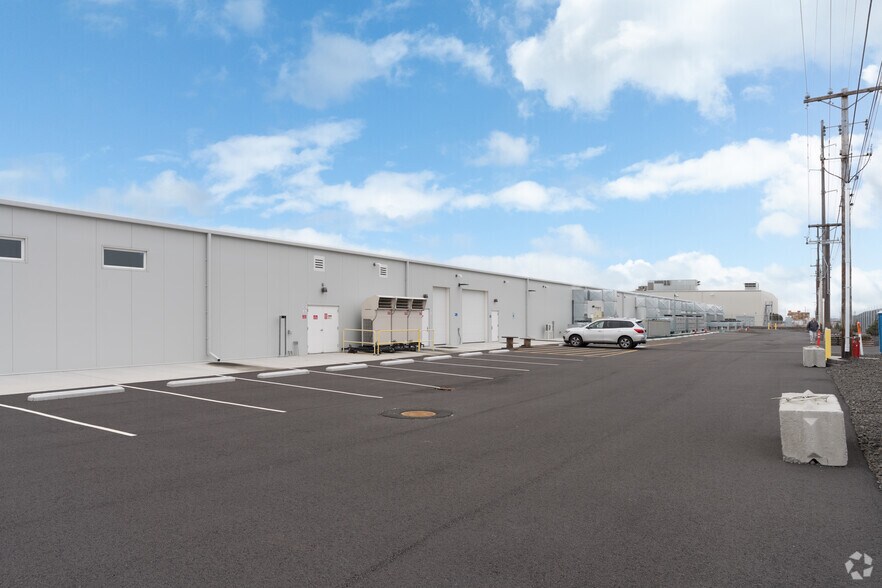 More Photos Of 7897 Randolph Rd NE, Moses Lake Manufacturing For Sale