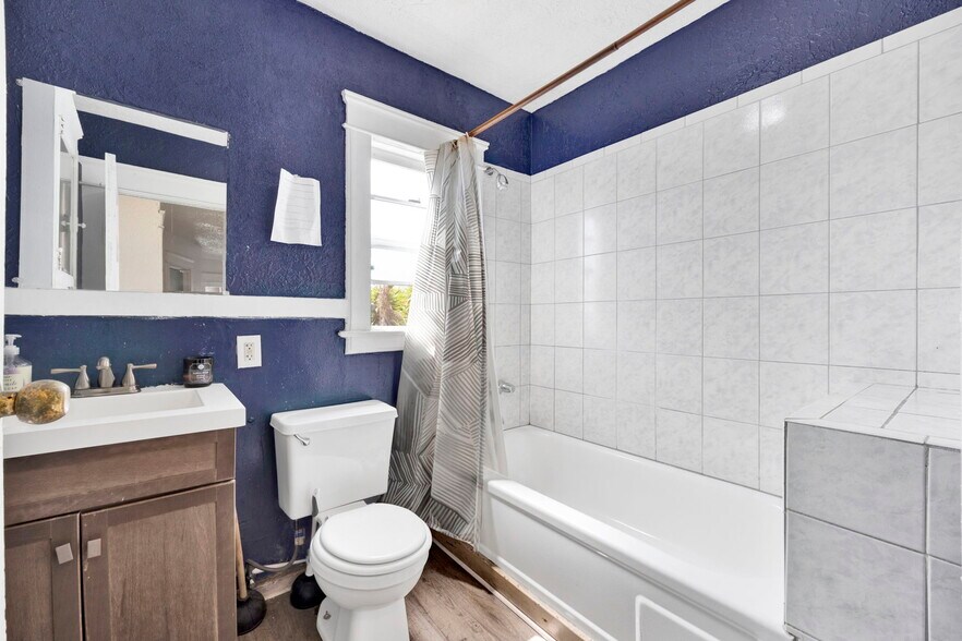 More Photos Of 1166 W 39th Pl, Los Angeles Apartments For Sale