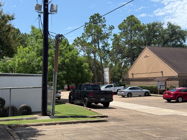 More Photos Of 6910 Bellaire Blvd, Houston Office Residential For Lease
