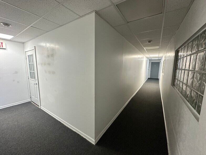 More Photos Of 2 Schoolhouse Rd, Pine Island Loft Creative Space For Lease