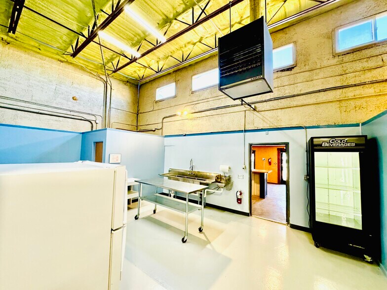 More Photos Of 36730 Democracy Dr, Trinidad Warehouse For Lease