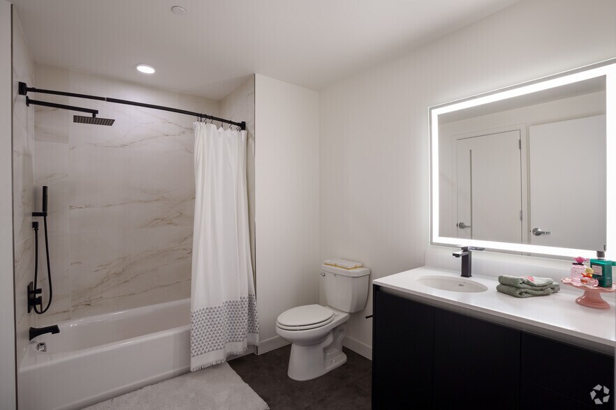 More Photos Of 1950 Broadway, Oakland Apartments For Lease