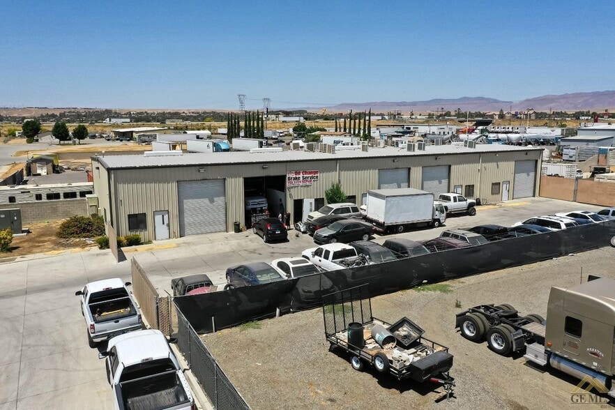 More Photos Of 701 Rooster Dr, Bakersfield Warehouse For Sale